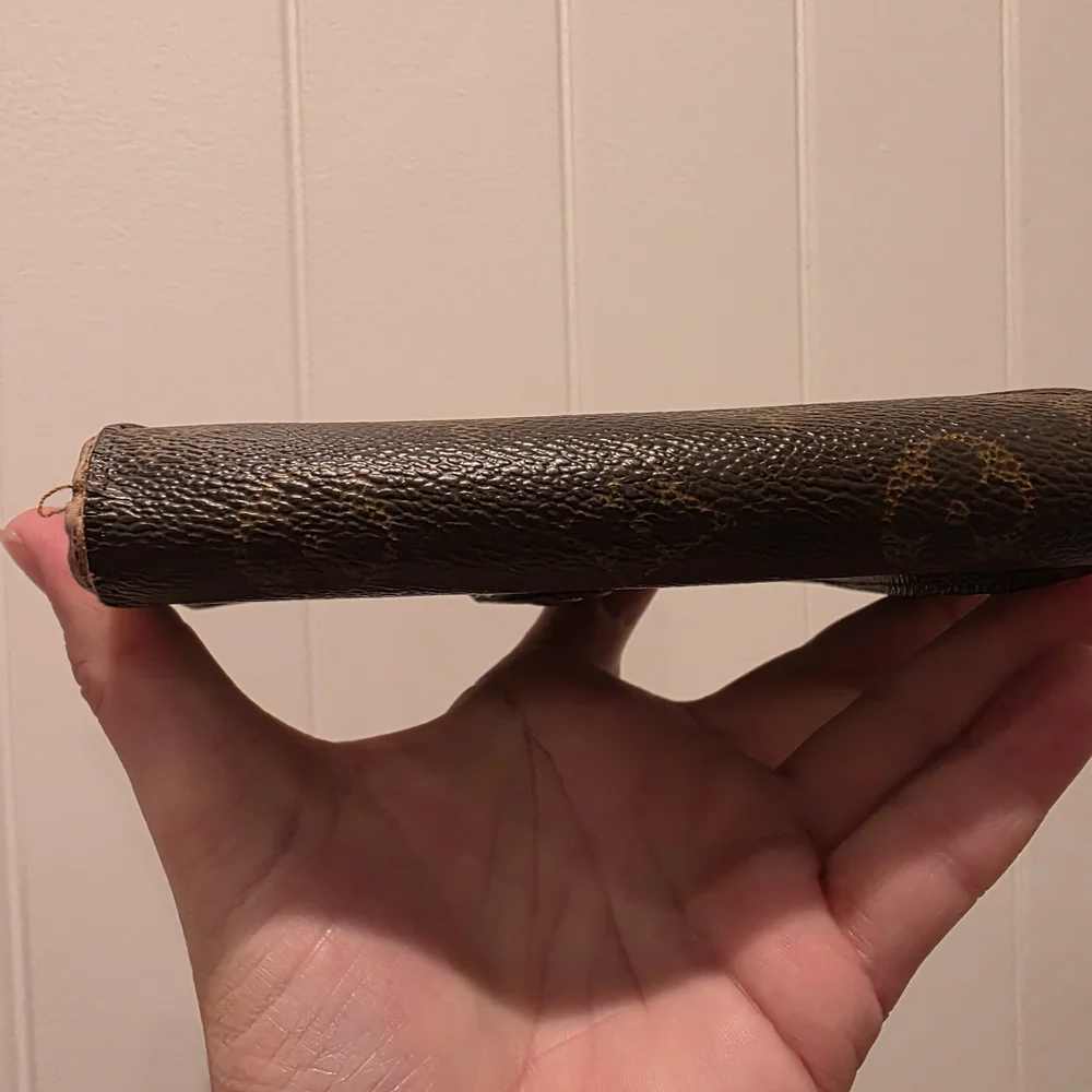 Louis Vuitton Damier Kisslock Monogram Wallet - Picture 4 of 11